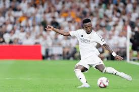 以传球为核心的战术布局与球队配合优化研究